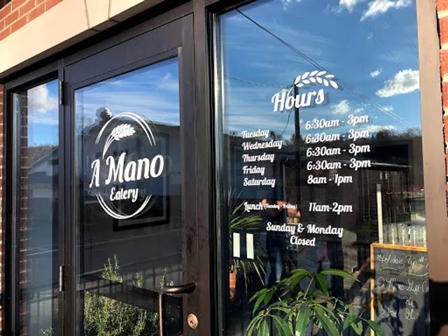 A Mano Eatery