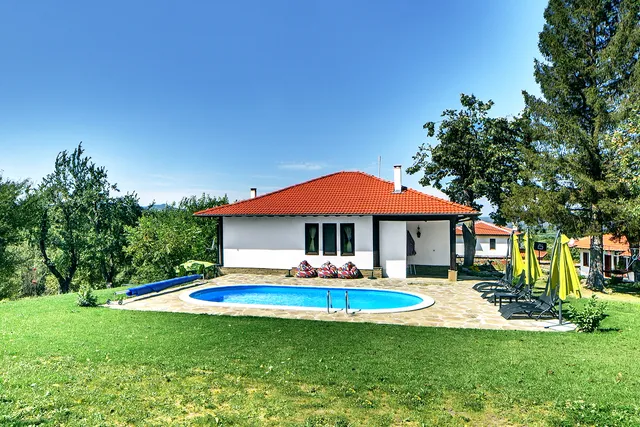 Къща за гости Бор и шишарка, Елена