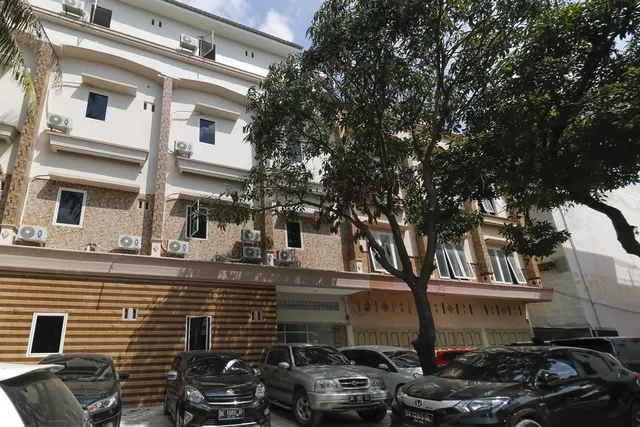 RedDoorz Plus near RS Royal Prima Medan