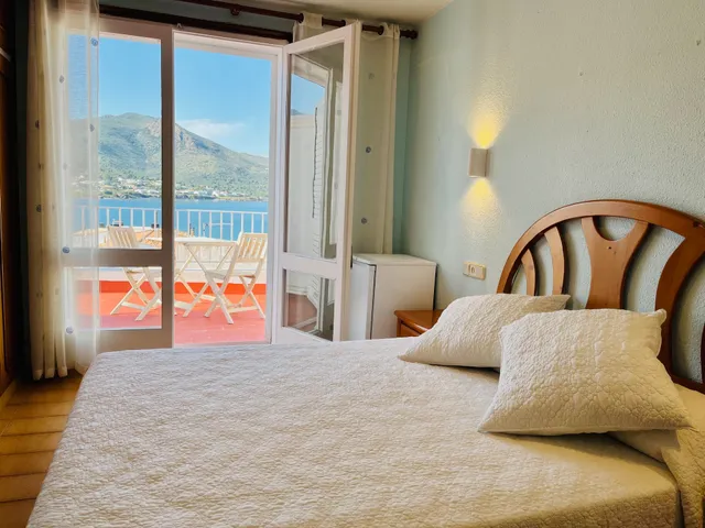 Hostal Restaurant La Tina