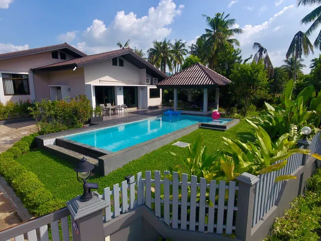 Villa Isabella Pattaya บ้านพัก พูลวิลล่า นาจอมเทียน บางเสร่ สัตหีบ พัทยา