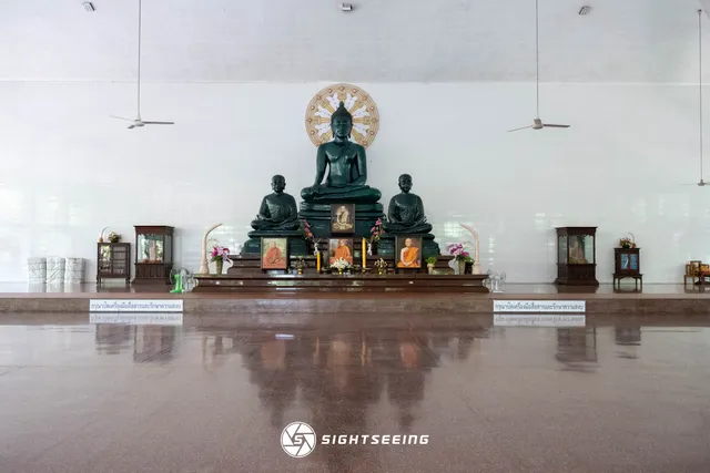 Wat Sun Phasak Worra Au-Rai Tammaram