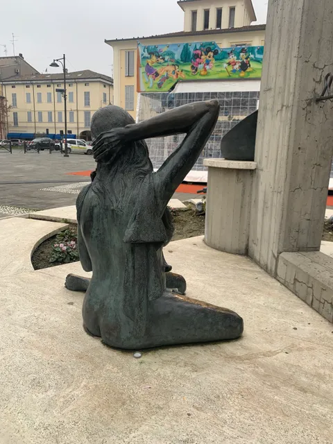 Monumento Al Tortellino