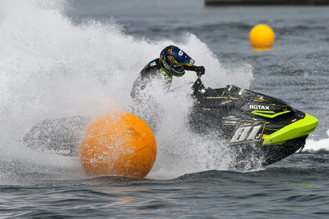 Nishikinohama Park Seaside Green Space