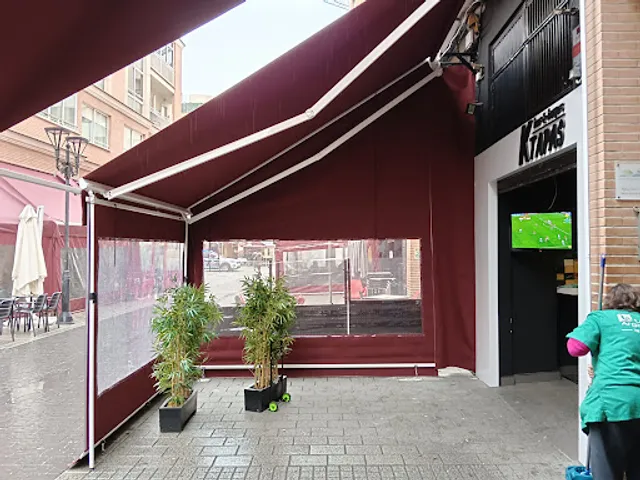 TAPERÍA CERVECERÍA KTAPAS! beer & burgers.