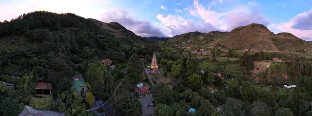 Twelve Hummingbirds Andes Retreat