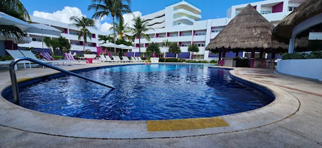 ZILANZIO - Quiet Pool Bar