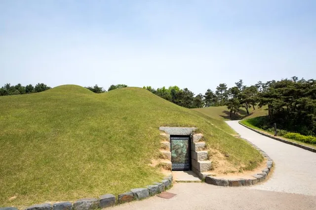 Tomb of King Muryeong and Royal Tombs, Gongju