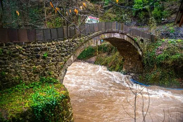 Tarihi Servetiye Köprüsü