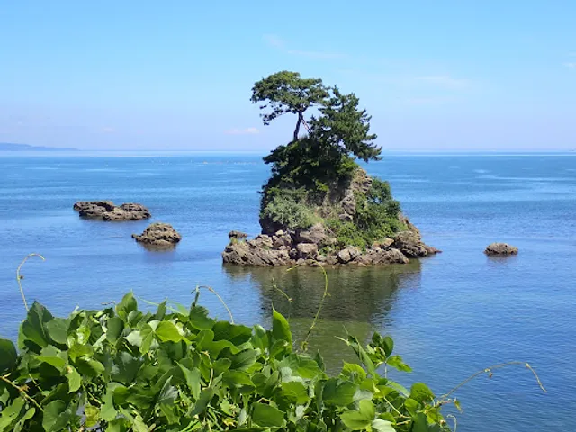 Onnaiwa (Woman Rock)