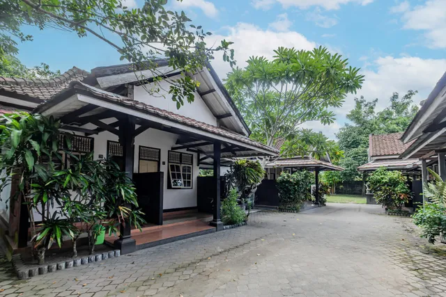 SPOT ON 93651 Losmen Ida Near PT. Narmada Awet Muda (Pabrik Lingsar)