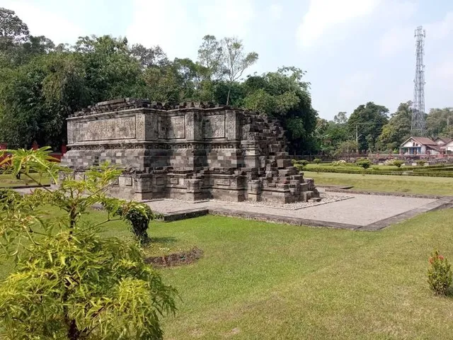 Candi Surowono