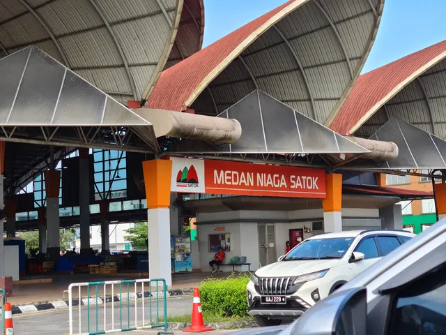 Sunday Market (Medan Niaga Satok)