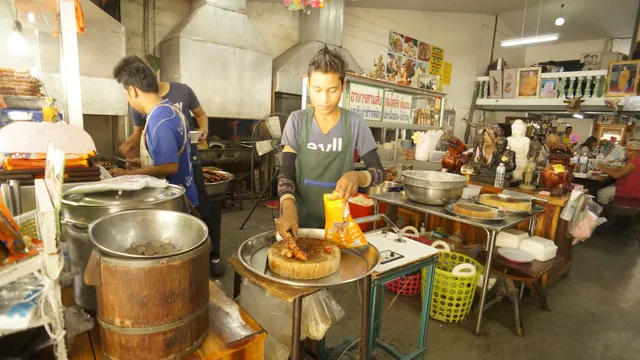 Noppharat's Curry Sausage with Glass Noodle
