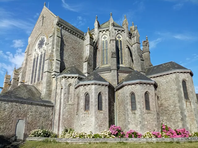 Basilique Notre-Dame de Pitié de La Chapelle-Saint-Laurent