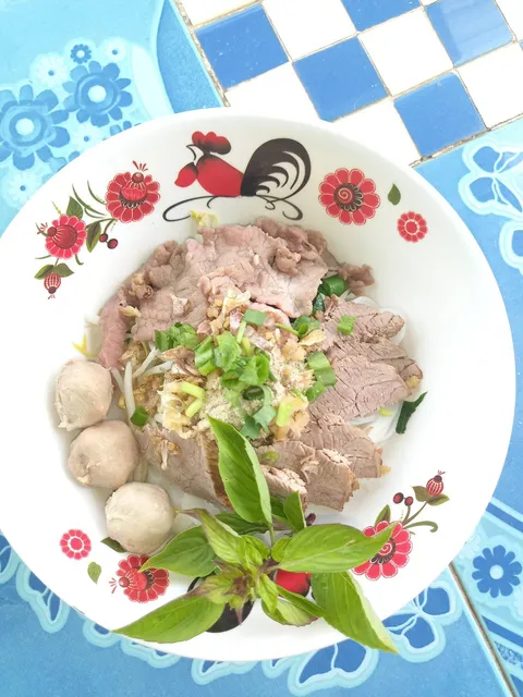 ลุงโอ ก๋วยเตี๋ยวหมูตุ๋น เนื้อน่องลาย รสเด็ด