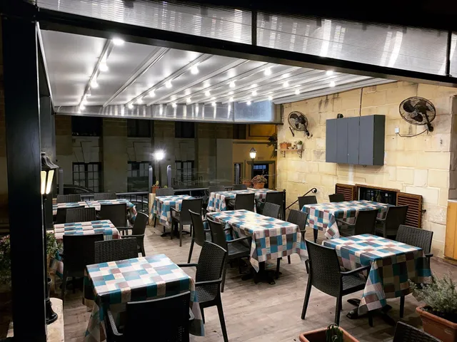 Alexander's by Zizka