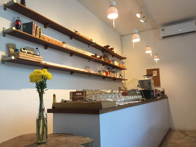 Hi cafe & bistro (ไฮ คาเฟ่ แอนด์ บิสโทร)​