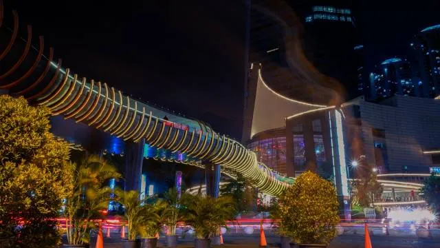 Eco Skywalk @ Central Park Mall - NEO SOHO