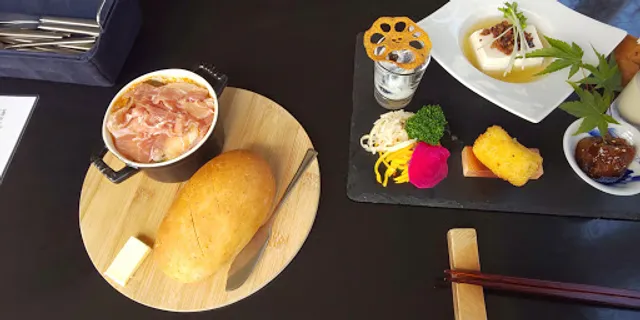 創作料理 灯 (akari)