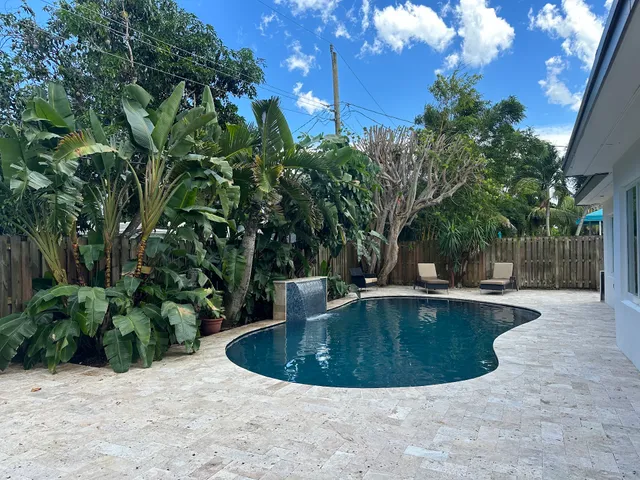 Airbnb - Peaceful Getaway - 4 BR / 3.5 BA Pool Home