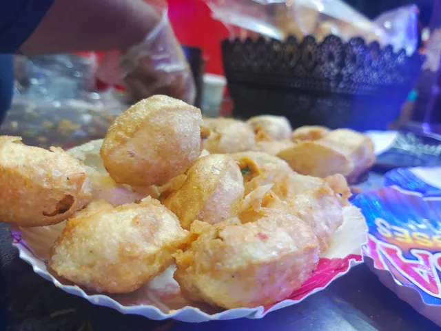 Graduated panipuri wala