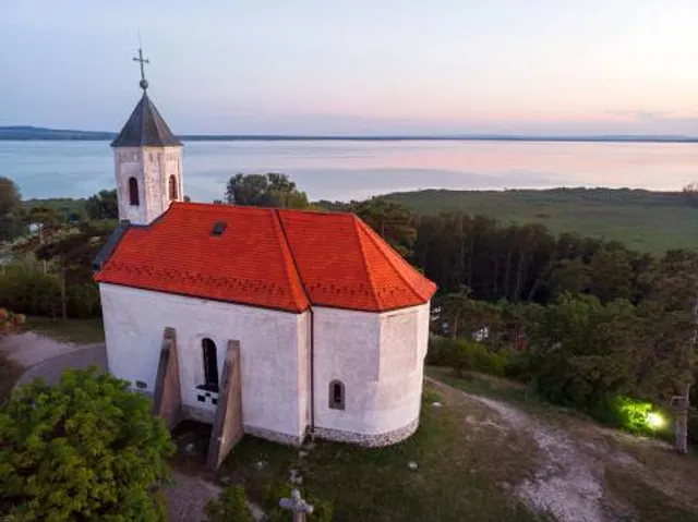 Vonyarcvashegyi Szent Mihály-kápolna