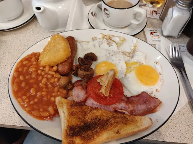 Poppins Cafe & Restaurant