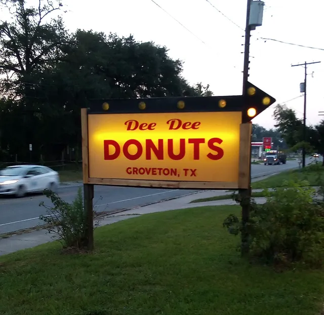 Dee Dee Donuts