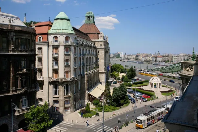 Five Season's Apartment