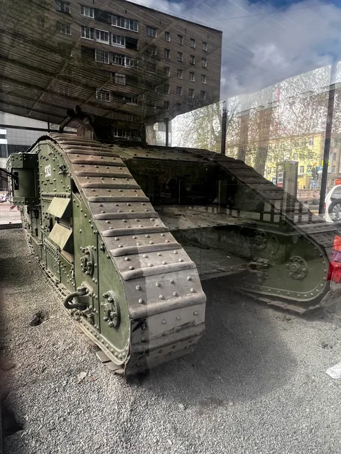 Monument "Cruiserweight British tank Mark V"