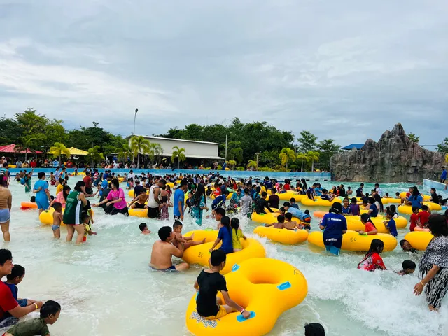 សួនទឹក សុភមង្គល - Sopheak Mongkol Water Park