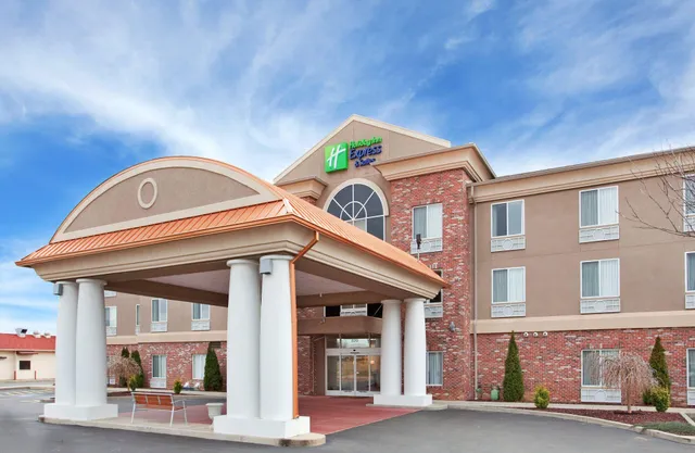 Holiday Inn Express & Suites Farmington by IHG
