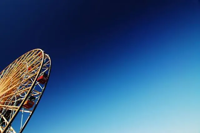 Pixar Pal-A-Round – Swinging