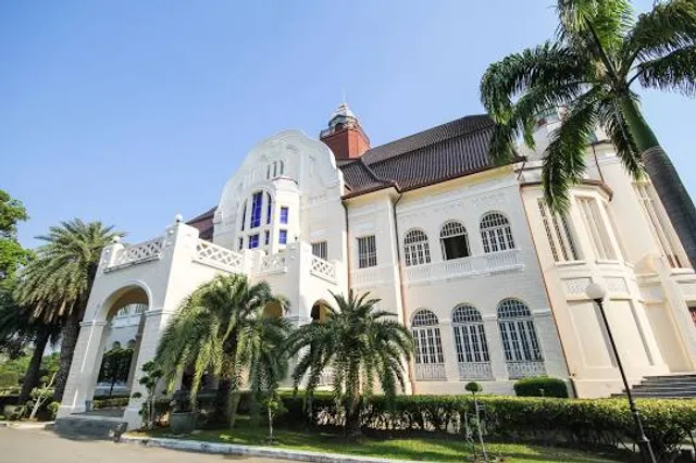 Phra Ram Ratchaniwet (Wang Ban Puen)