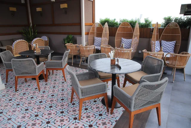 one8 Commune, Mall Road