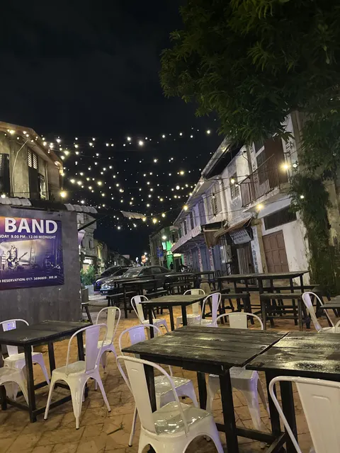 J.Bat Cultural Heritage Restaurant & Bar