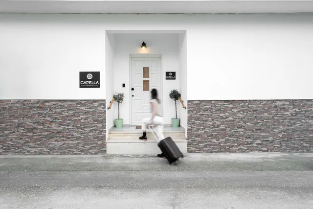 Capella Skiathos, Town