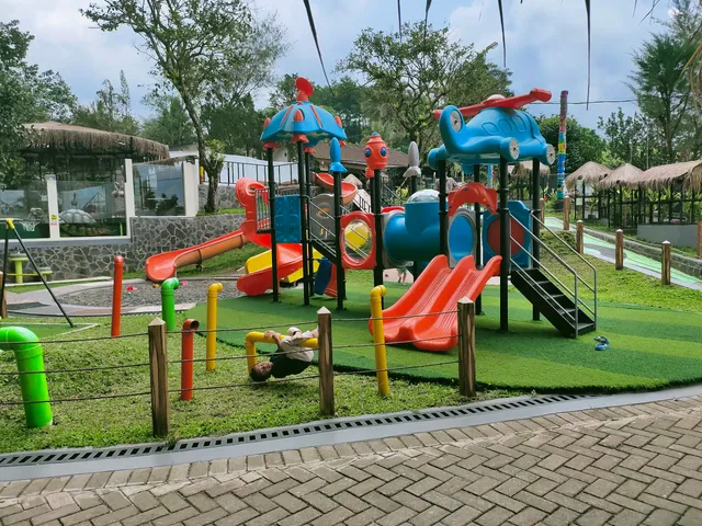OMA'S PLAYGROUND