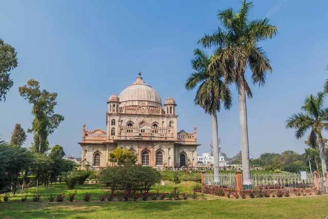 Maqbara (Tomb) of Saadat Ali Khan