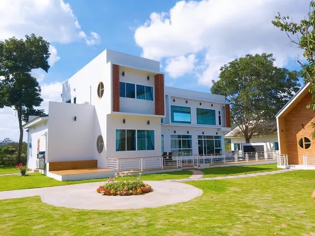 ถึงเที่ยง วัลเลย์ เขาใหญ่