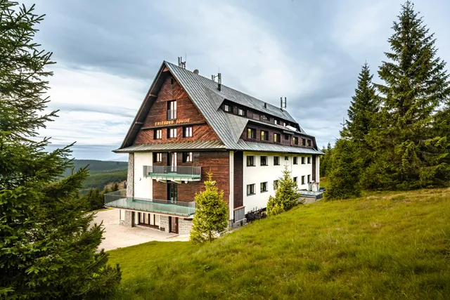 Horský hotel - Friesovy boudy