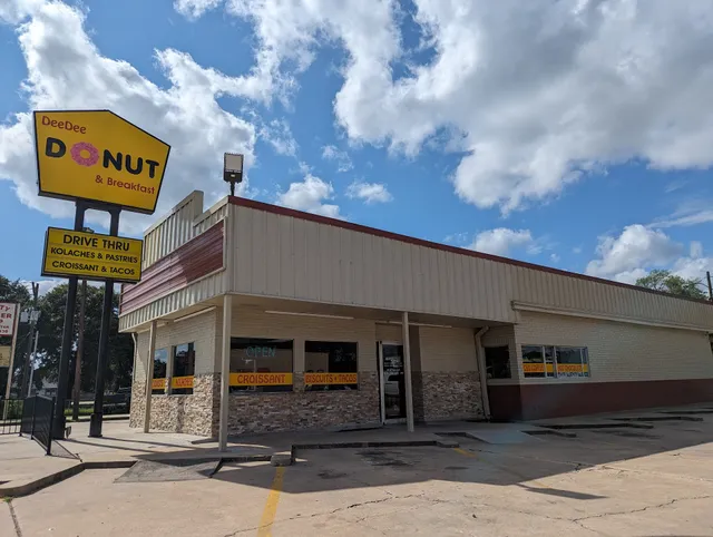 Dee Dee Donuts