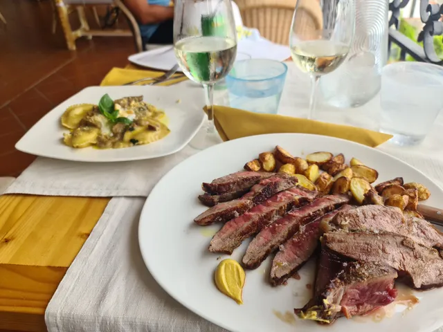 Garden Ravelo Restaurant