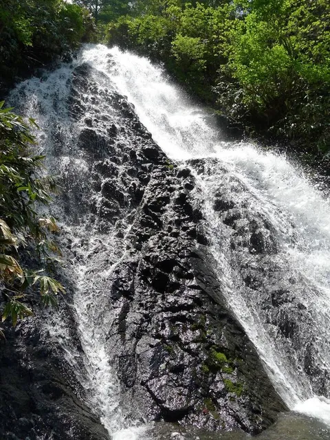 Nanataki Falls