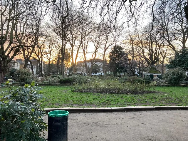 Barnsbury Square