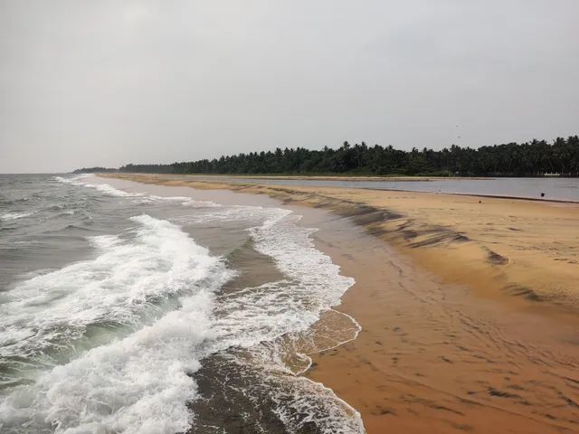 Pozhikkara Beach
