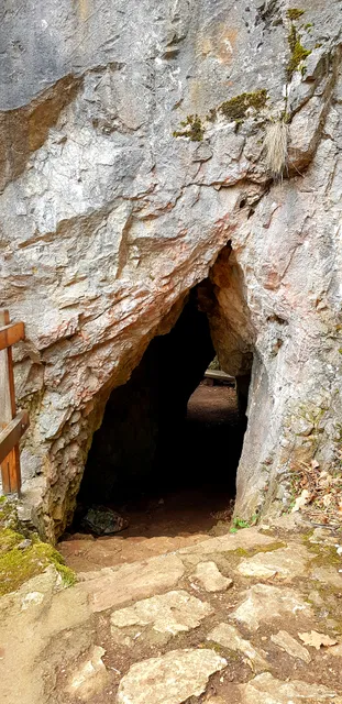 Peško Cave