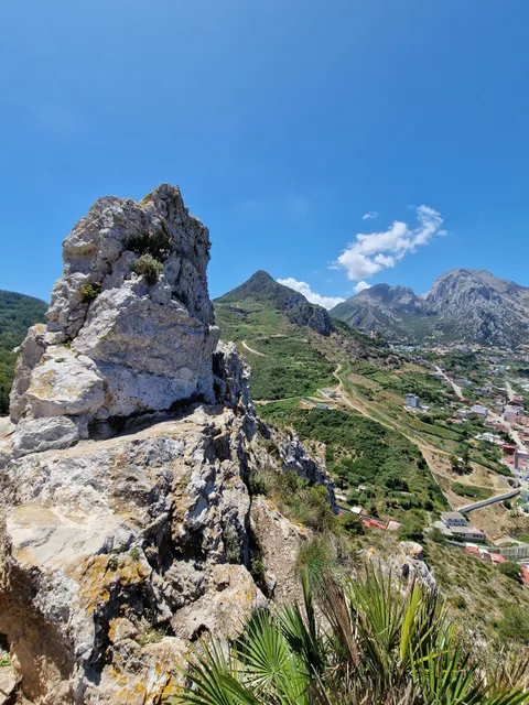 Cave & Shelter Benzú