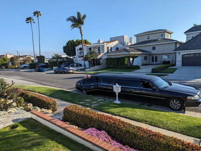 Paramount Limousine Service